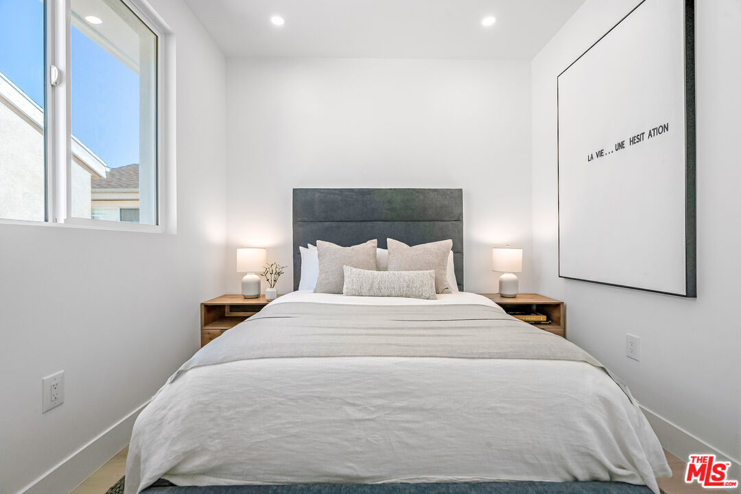 5832 David Ave Unit: 1