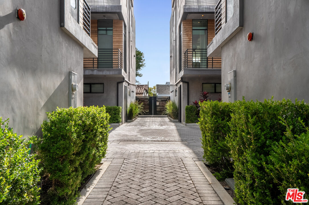 4427 Studio Pl