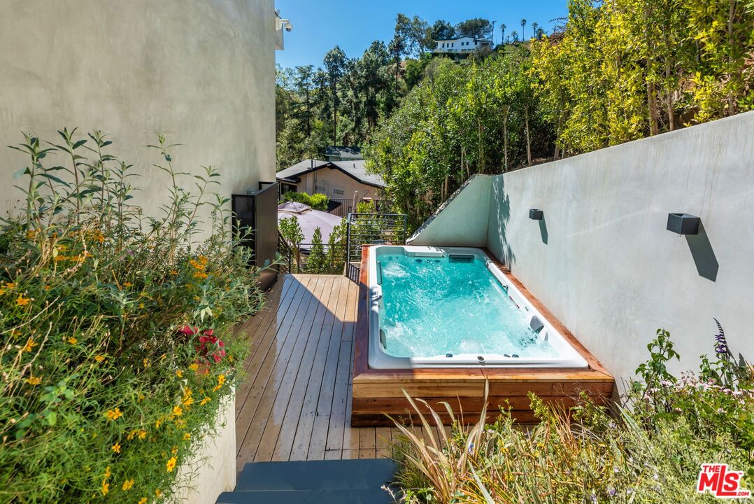 8029 Willow Glen Rd