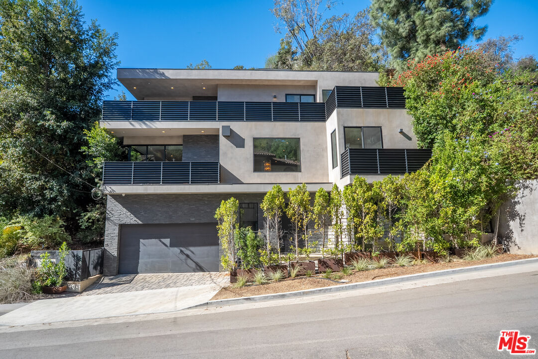 8029 Willow Glen Rd