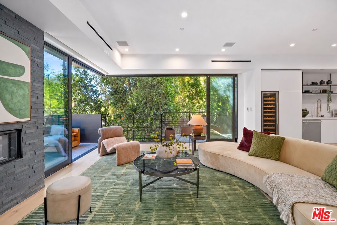 8029 Willow Glen Rd