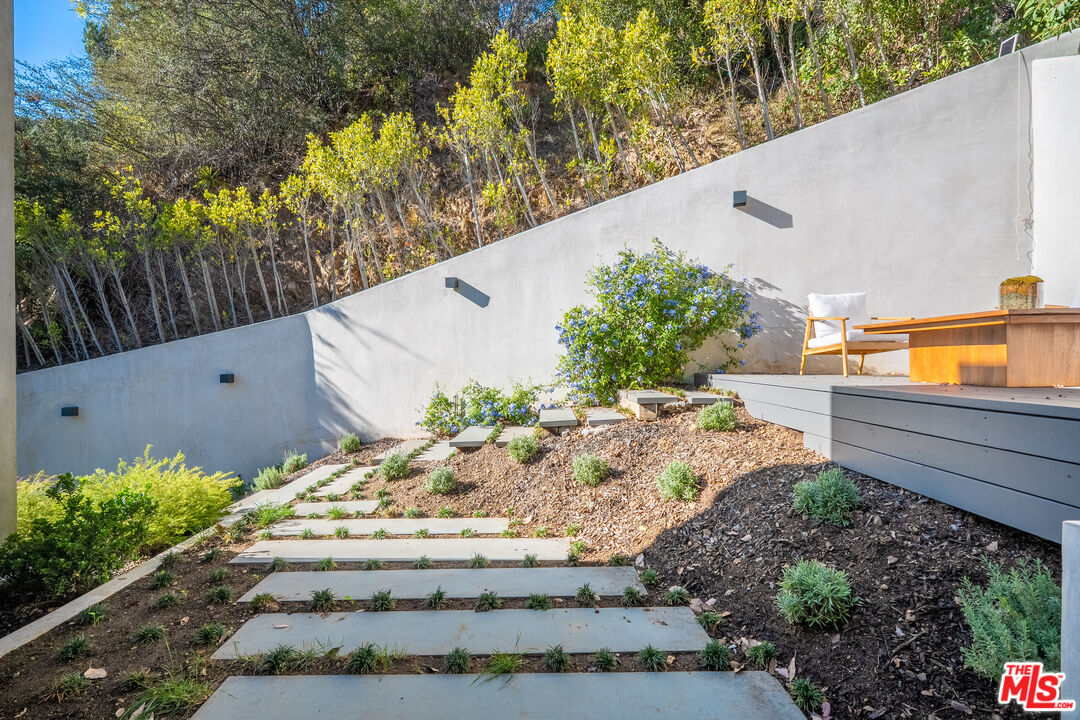 8029 Willow Glen Rd