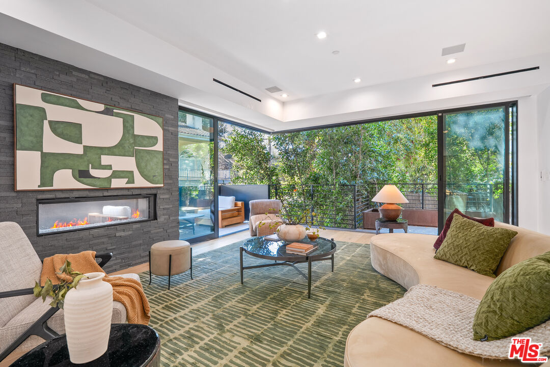 8029 Willow Glen Rd