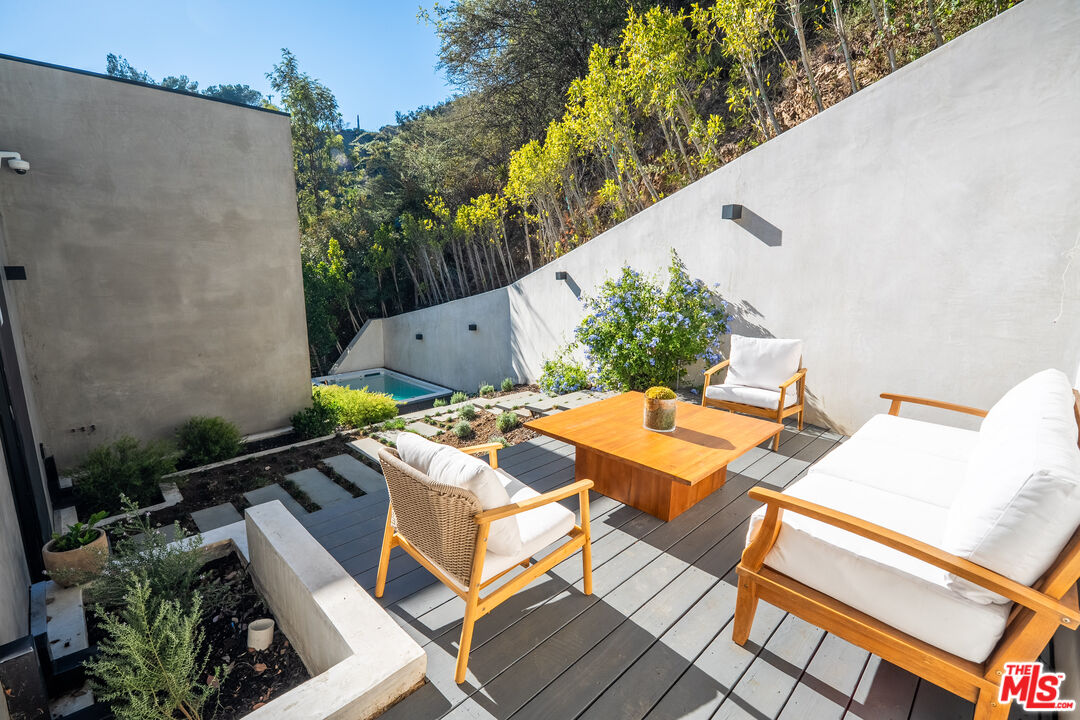 8029 Willow Glen Rd