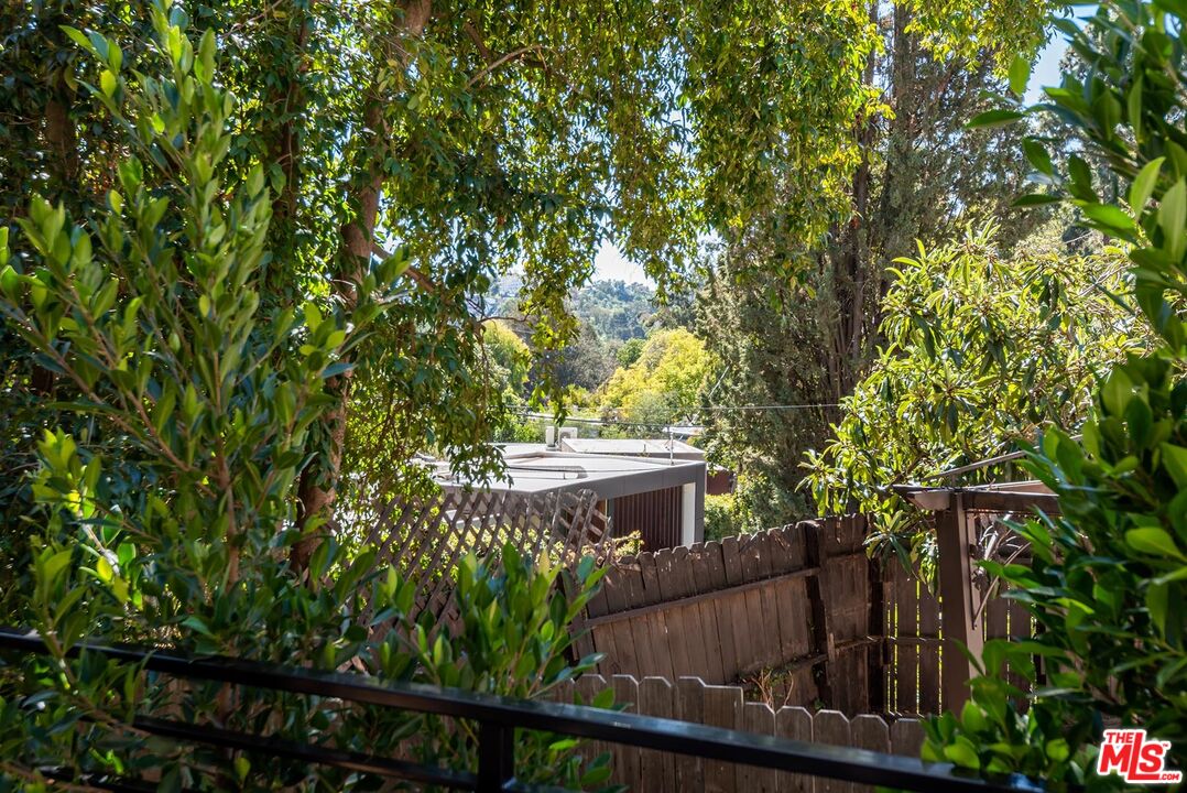 8029 Willow Glen Rd