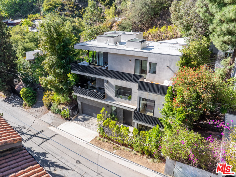 8029 Willow Glen Rd