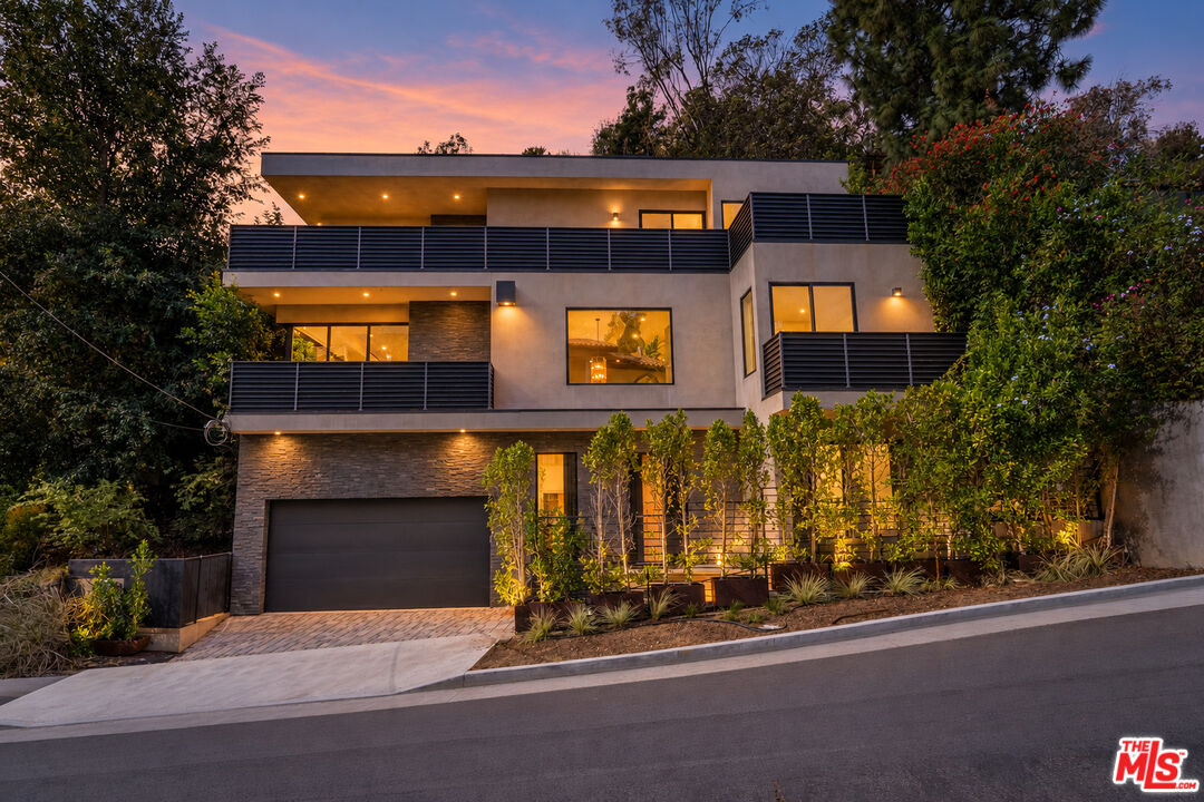 8029 Willow Glen Rd