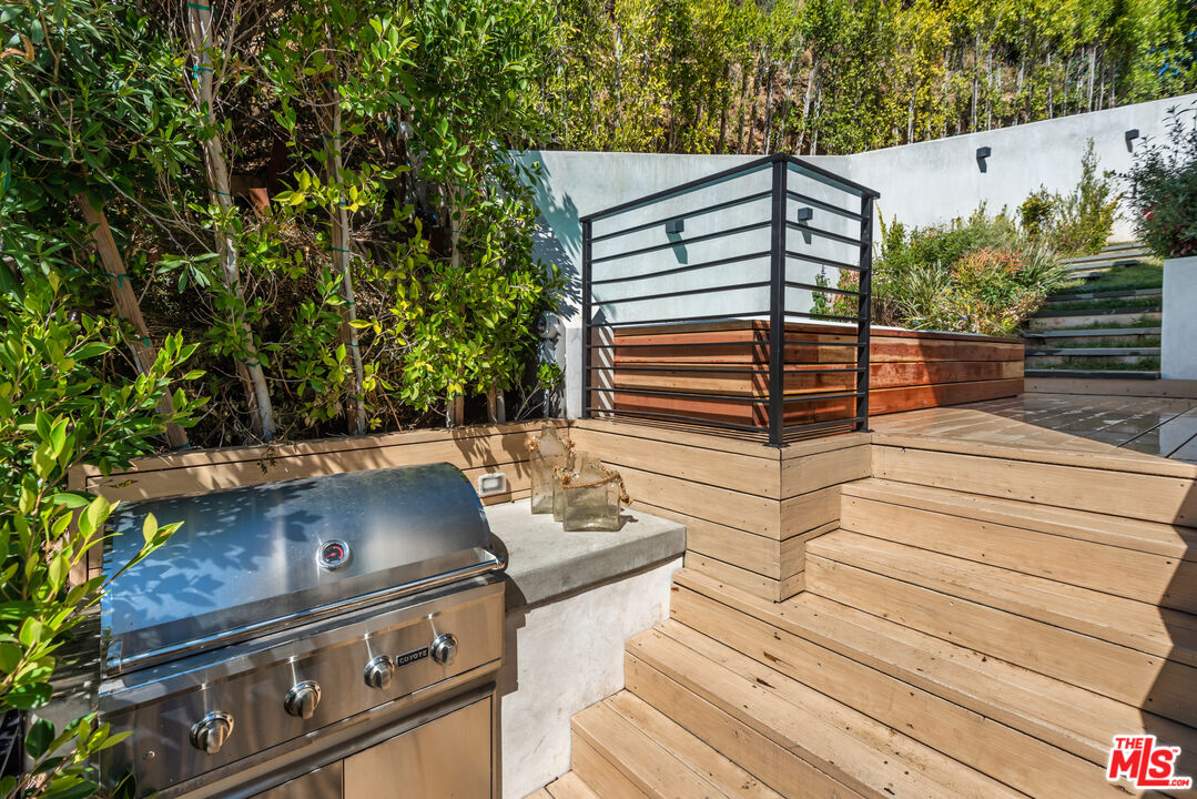 8029 Willow Glen Rd