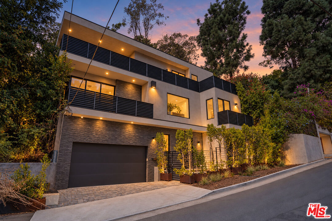 8029 Willow Glen Rd