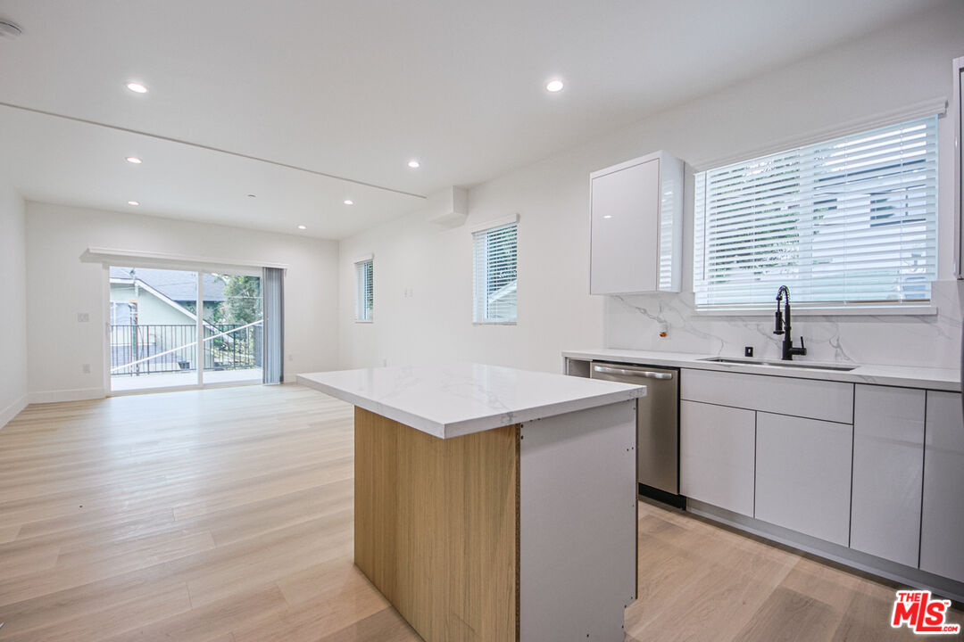 1321 N June St Unit: 1