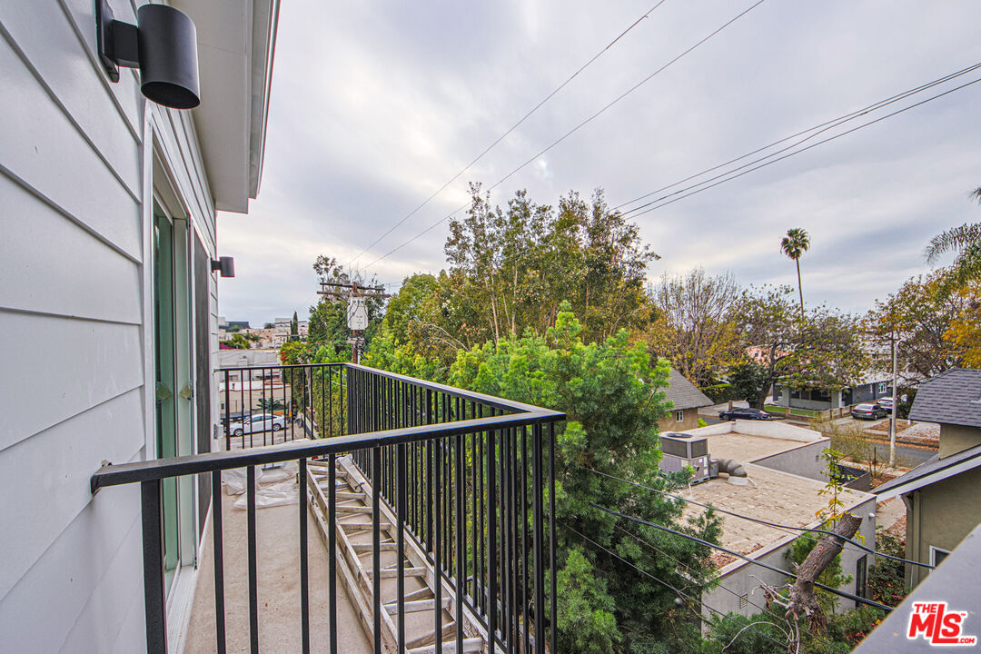 1321 N June St Unit: 1