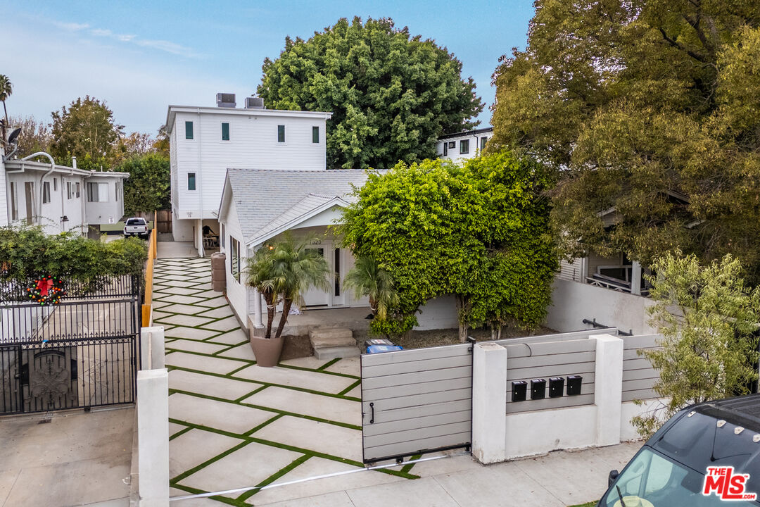 1321 N June St Unit: 1
