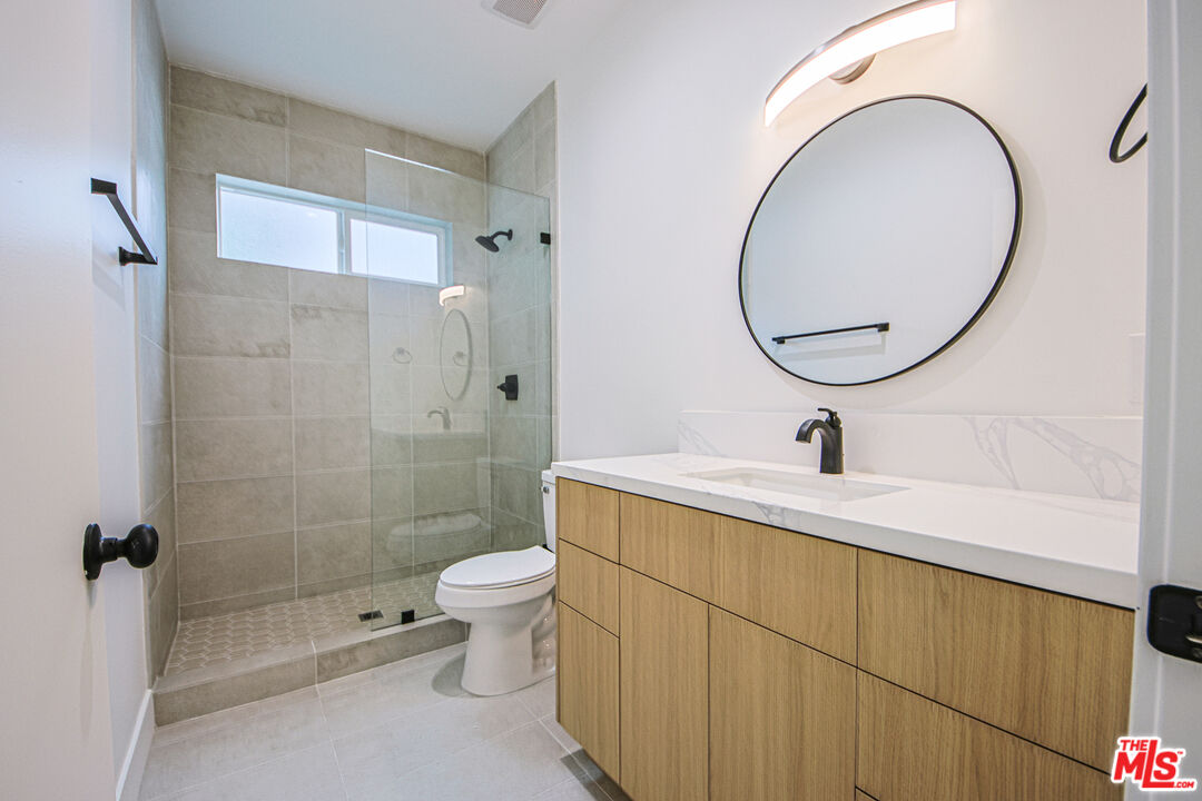 1321 N June St Unit: 1