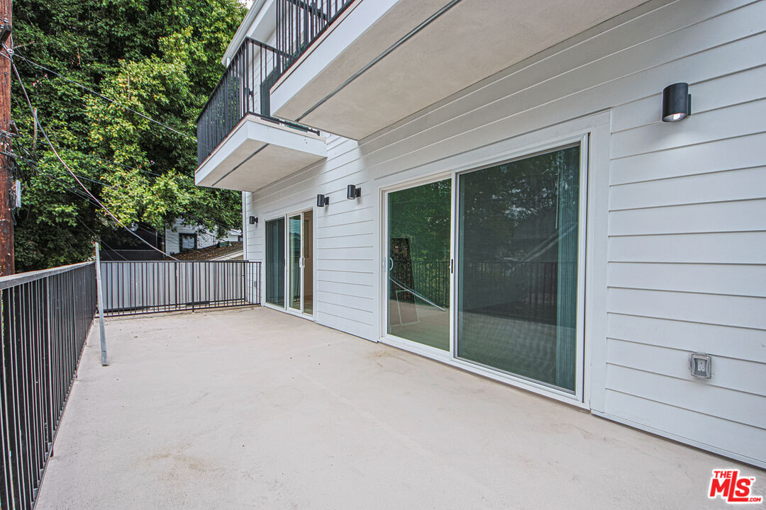1321 N June St Unit: 1