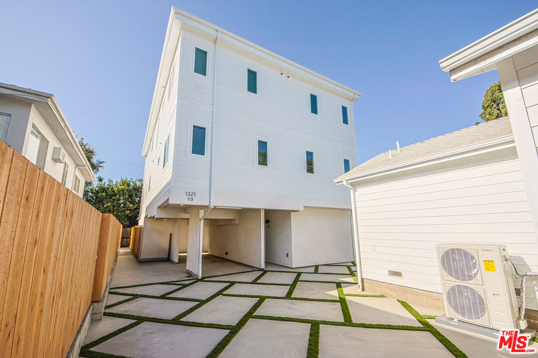 1321 N June St Unit: 1