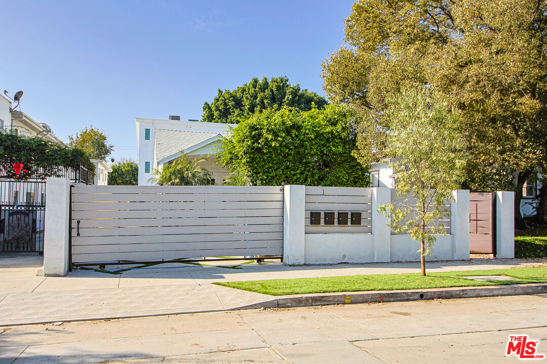 1321 N June St Unit: 1