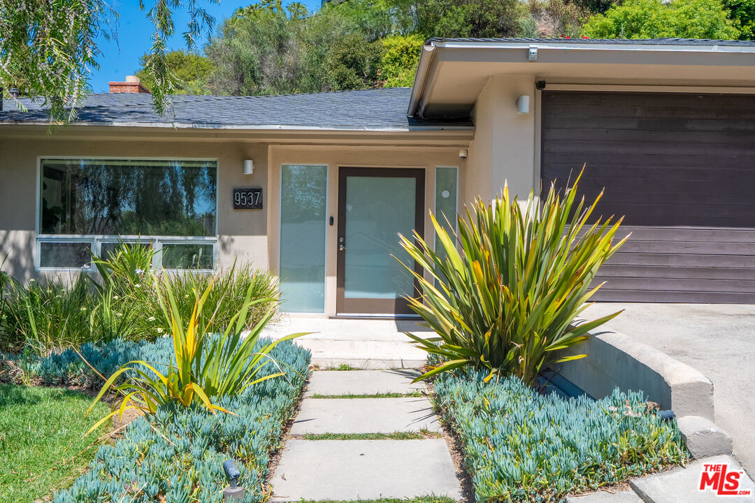 9537 Dalegrove Dr