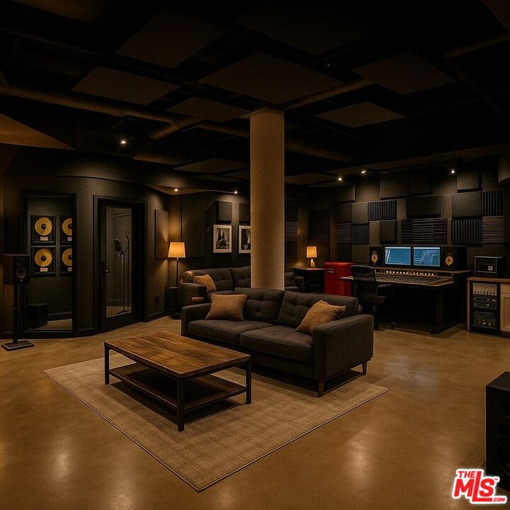 2183 Sunset Plaza Dr