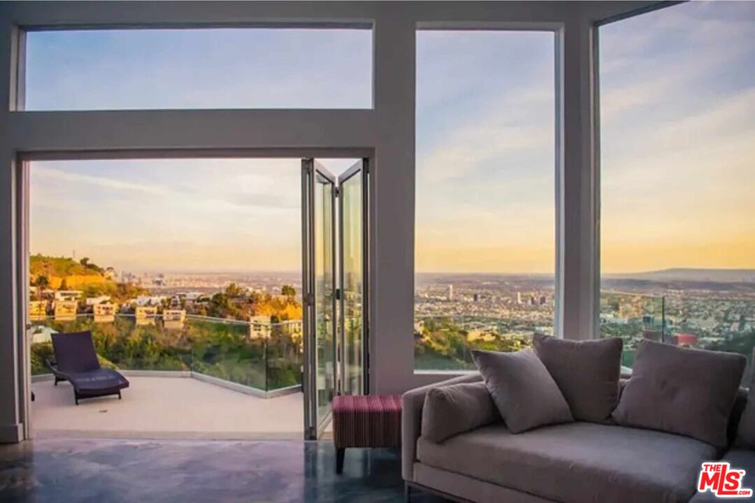 2183 Sunset Plaza Dr