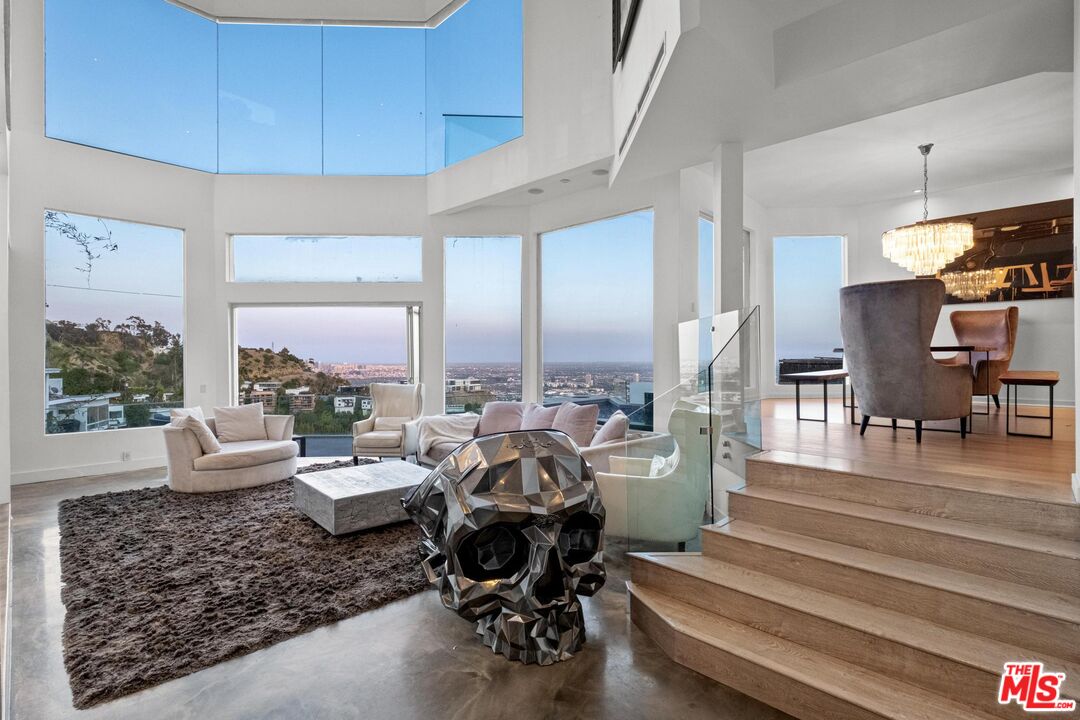2183 Sunset Plaza Dr