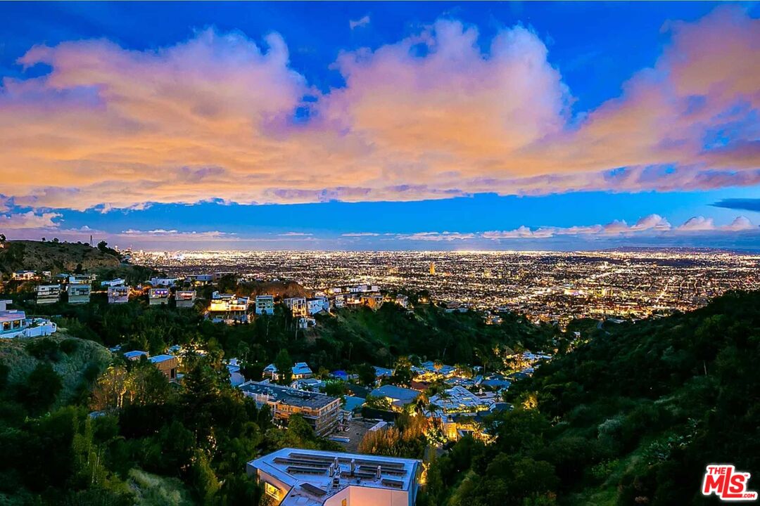 2183 Sunset Plaza Dr