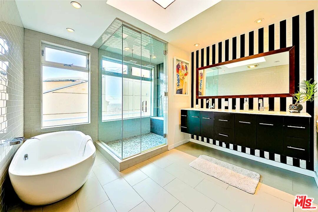 2183 Sunset Plaza Dr