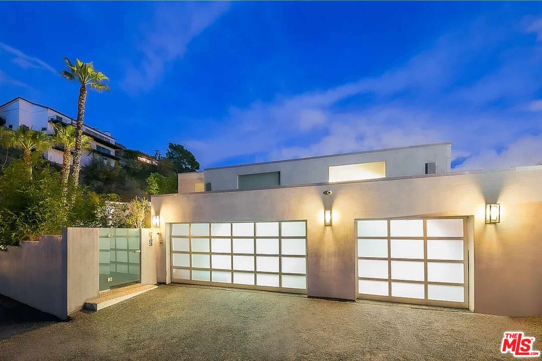 2183 Sunset Plaza Dr
