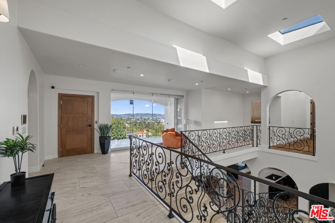 4733 Bonvue Ave