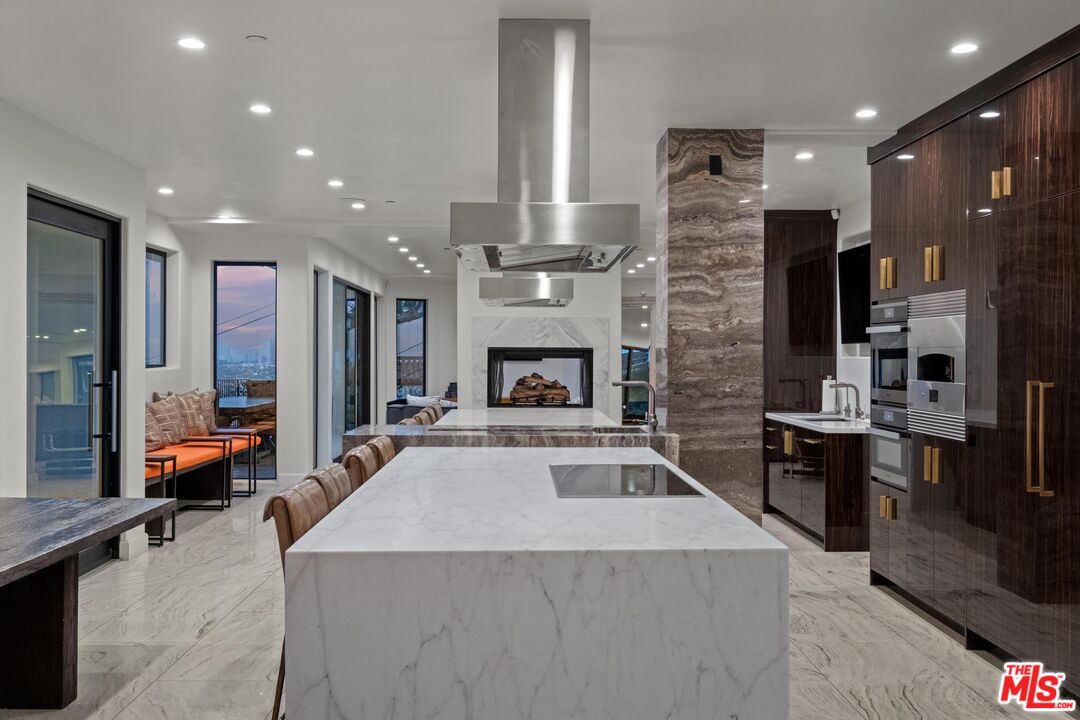 4733 Bonvue Ave