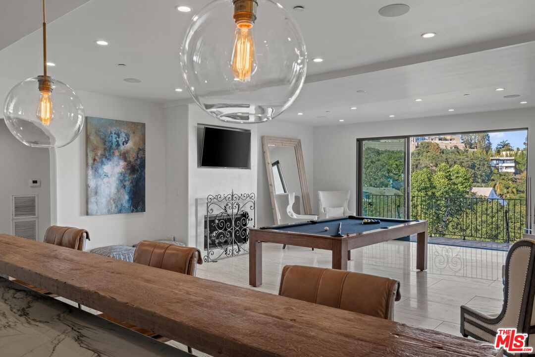 4733 Bonvue Ave