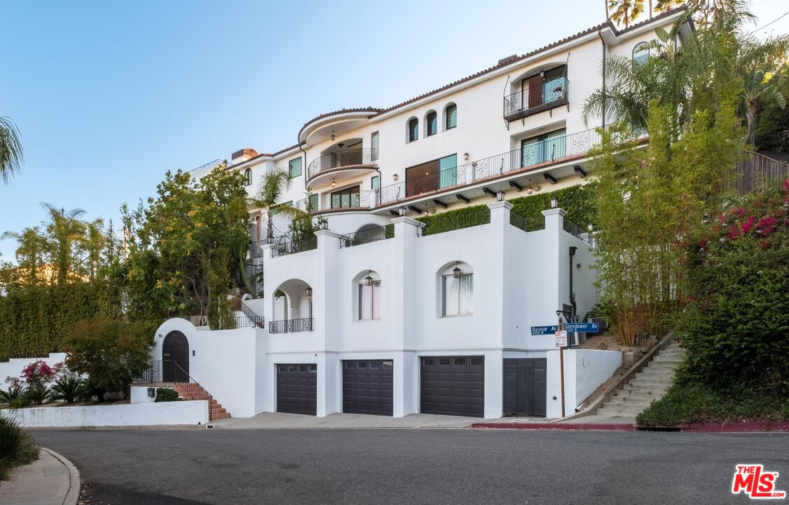 4733 Bonvue Ave