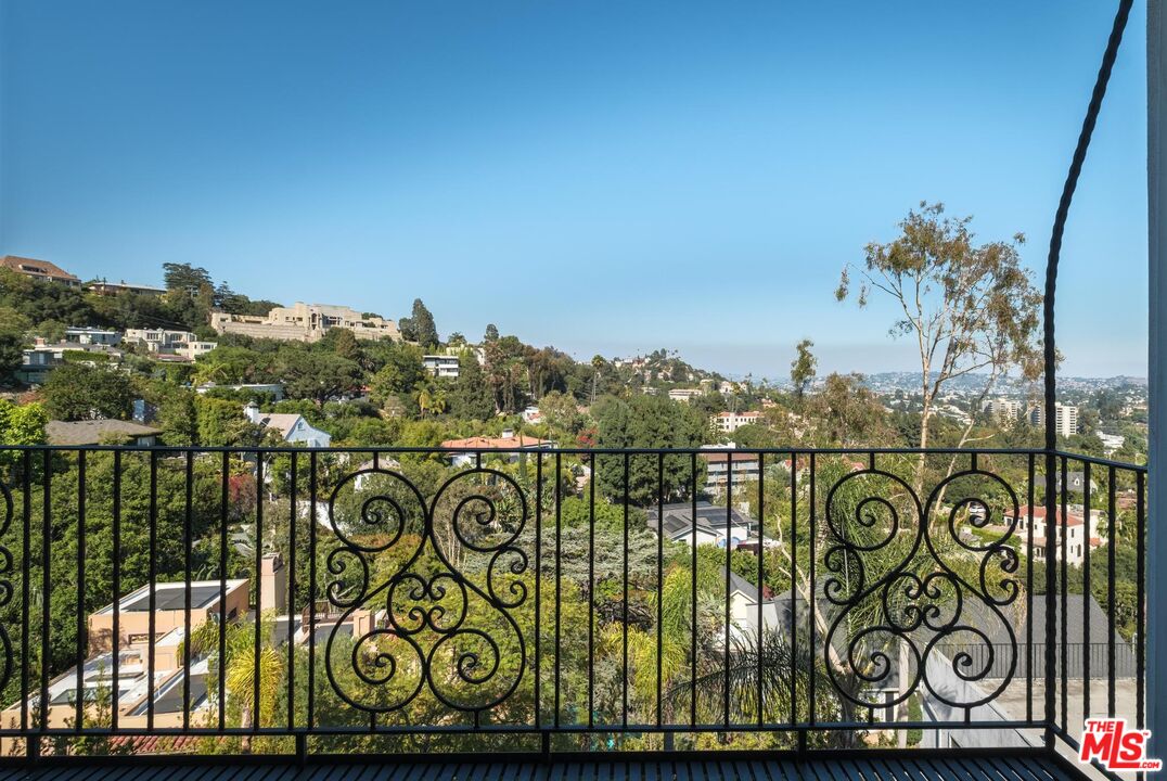 4733 Bonvue Ave
