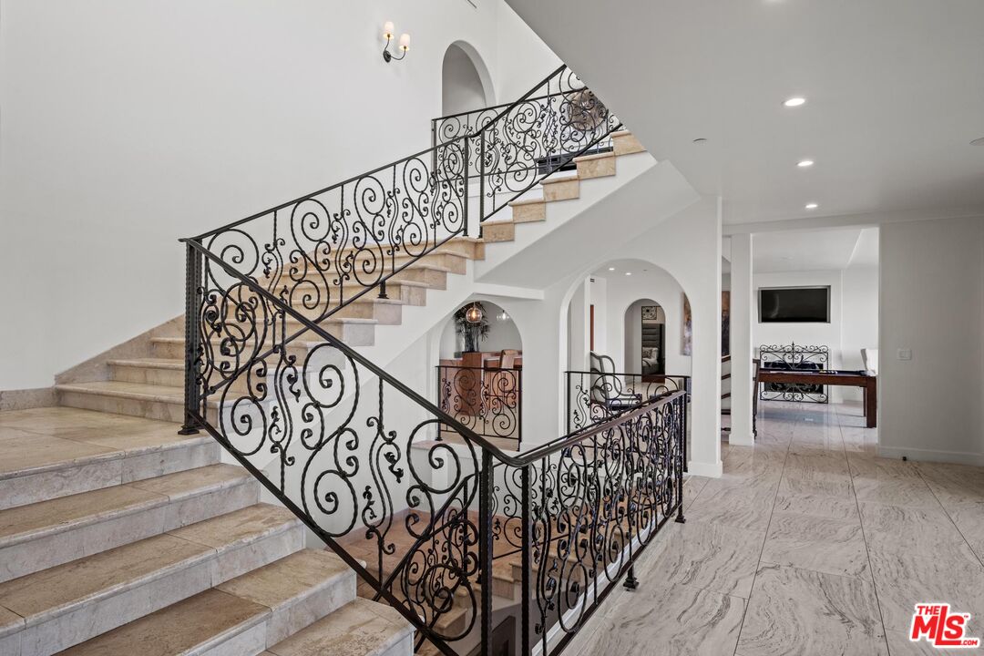 4733 Bonvue Ave