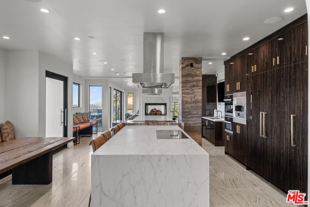 4733 Bonvue Ave