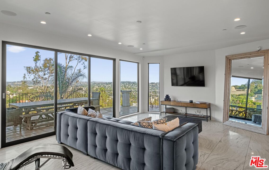 4733 Bonvue Ave