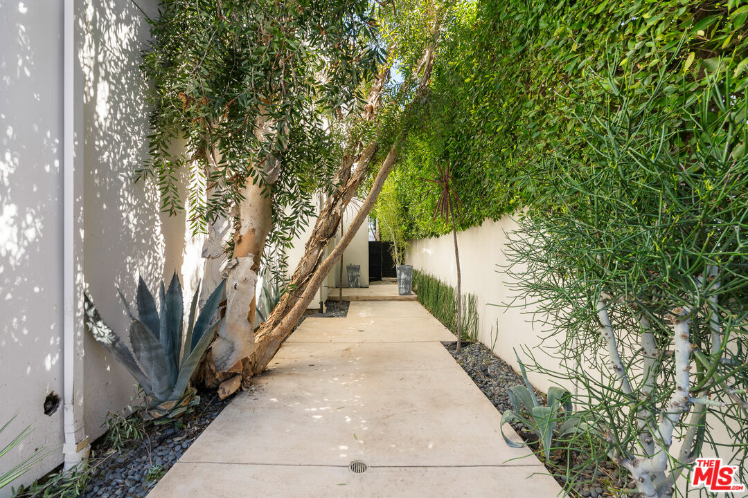 528 N Crescent Heights Blvd