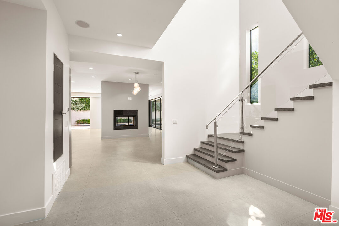 528 N Crescent Heights Blvd