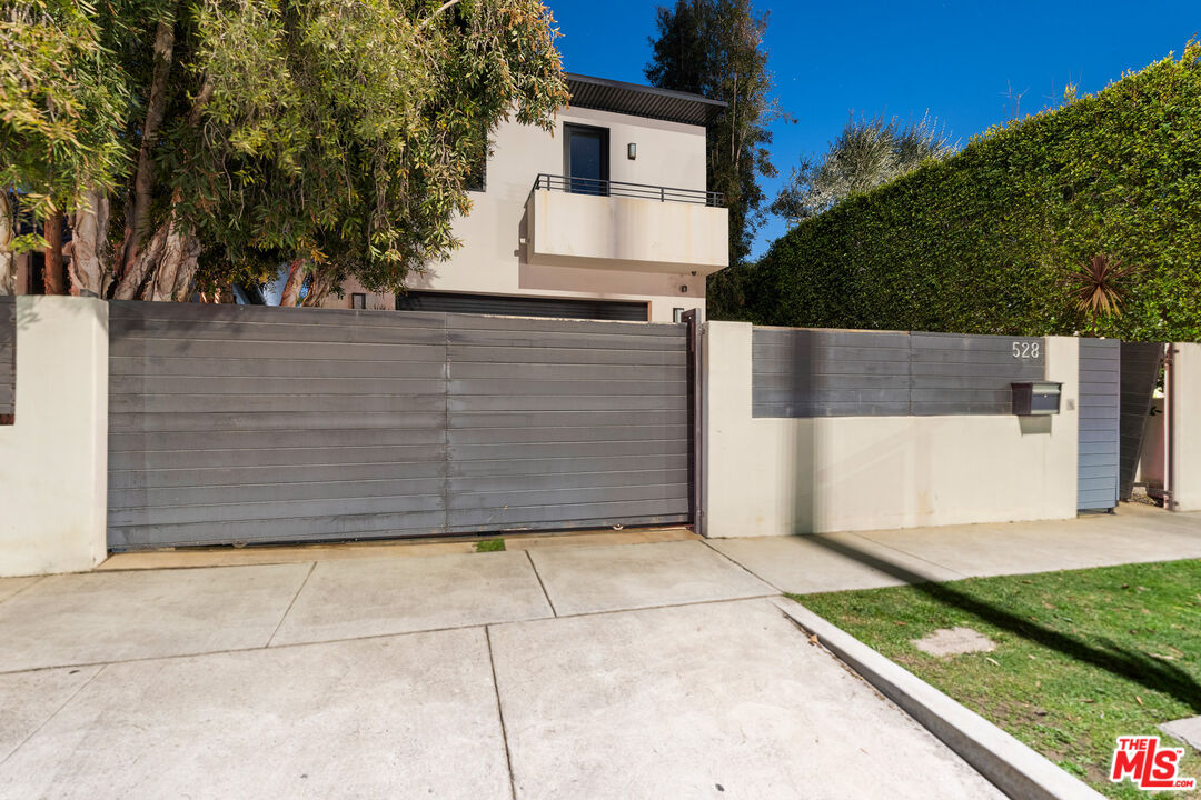 528 N Crescent Heights Blvd