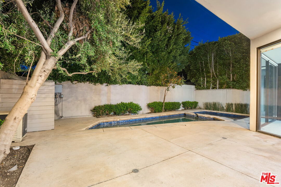 528 N Crescent Heights Blvd