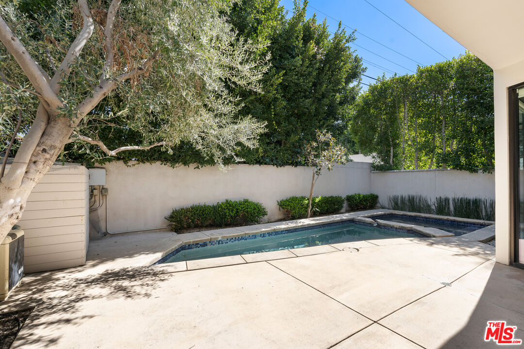 528 N Crescent Heights Blvd