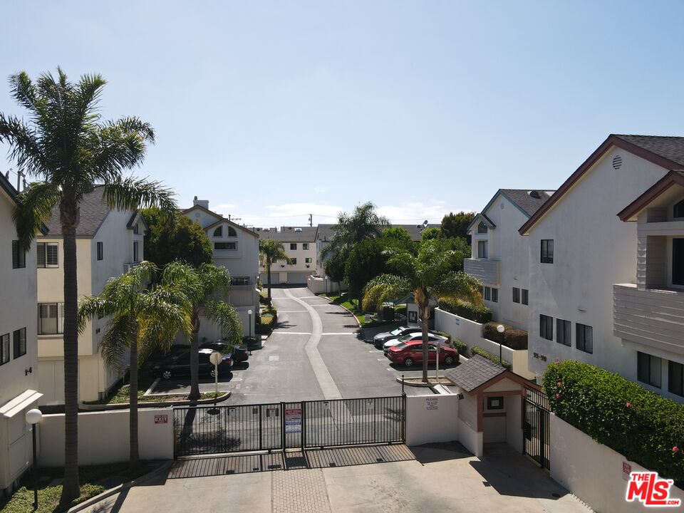 15111 Freeman Ave Unit: 1