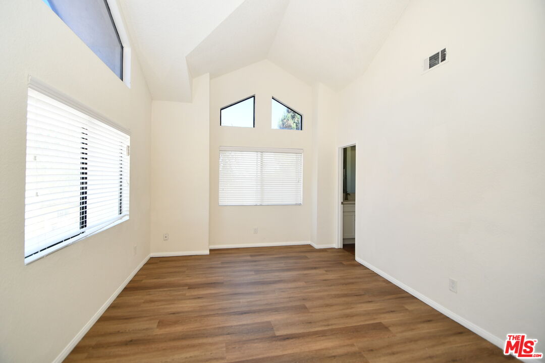 15111 Freeman Ave Unit: 1