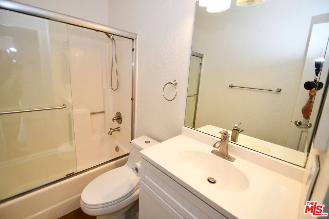 15111 Freeman Ave Unit: 1
