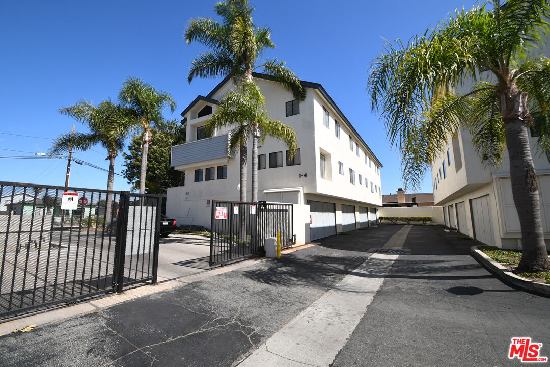 15111 Freeman Ave Unit: 1