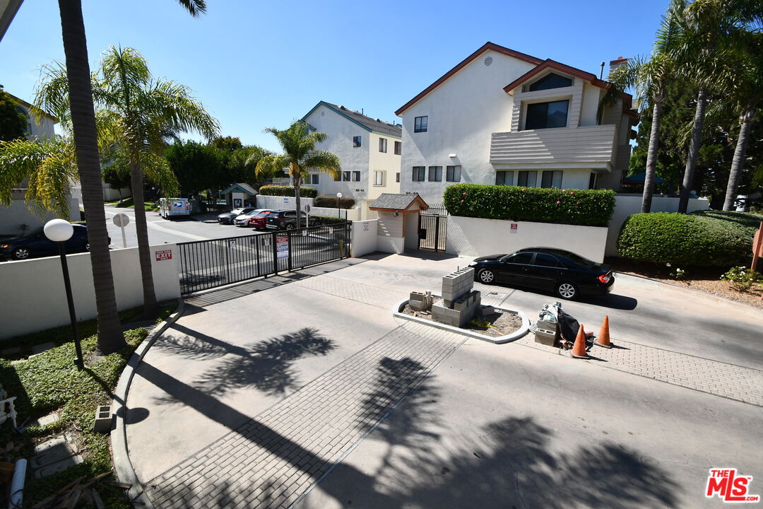 15111 Freeman Ave Unit: 1