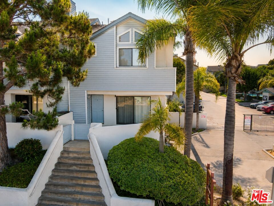 15111 Freeman Ave Unit: 1
