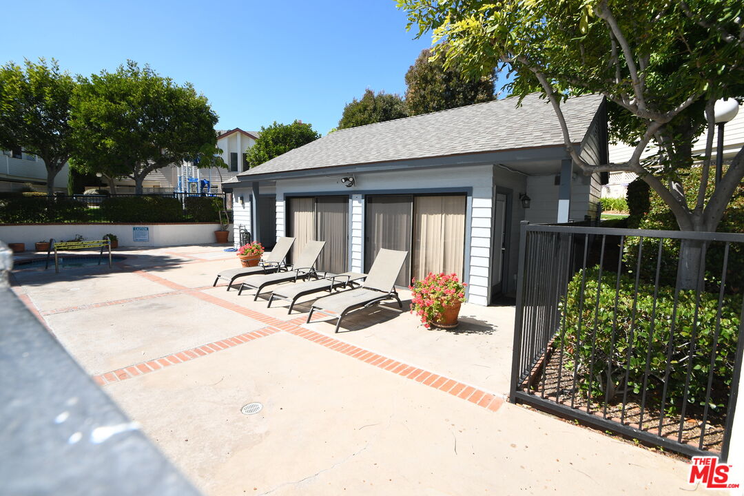 15111 Freeman Ave Unit: 1