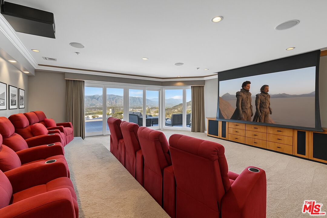 7833 Torreyson Dr