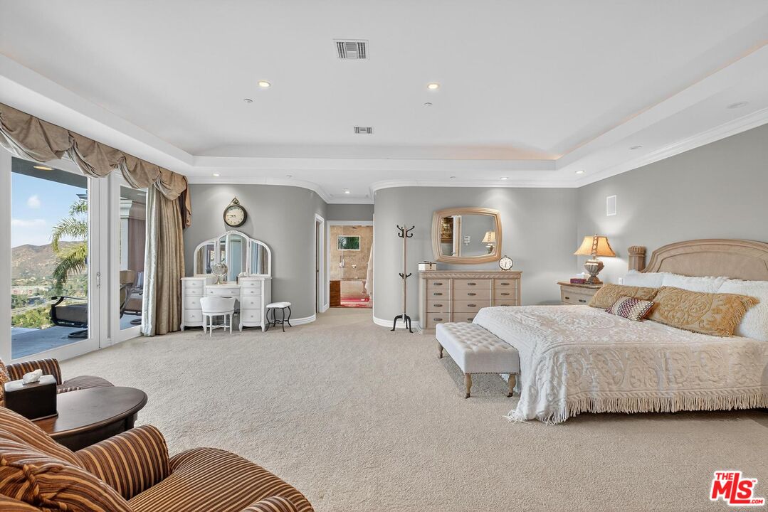 7833 Torreyson Dr