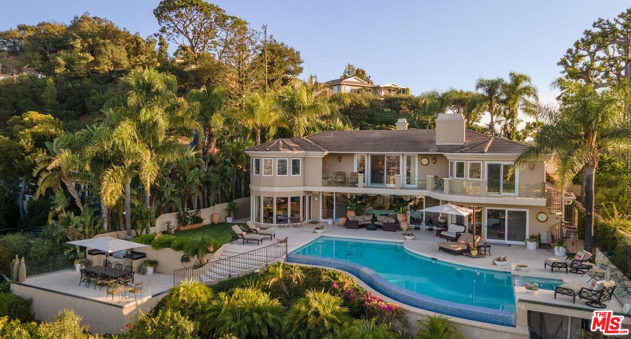7833 Torreyson Dr